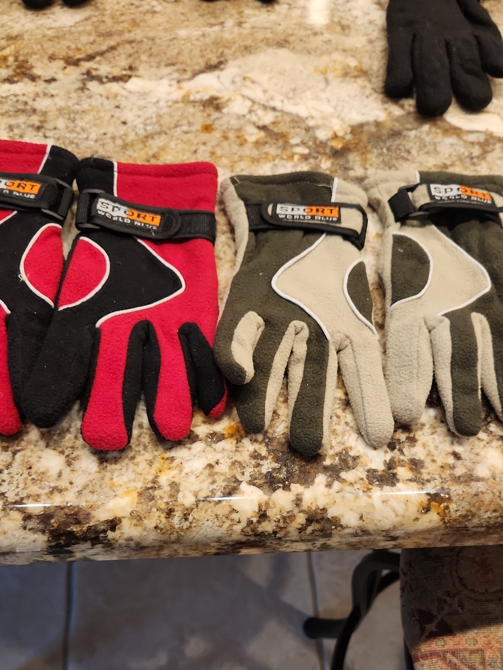 2 Pair Sport World Blue Fleece Gloves